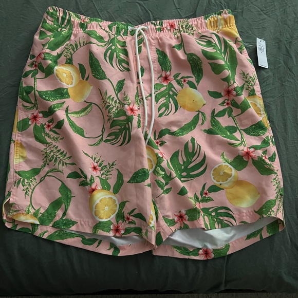 NWT- OLD NAVY - 7 inch inseam - men’s lemon pattern swim trunks/shorts - medium - Picture 1 of 2